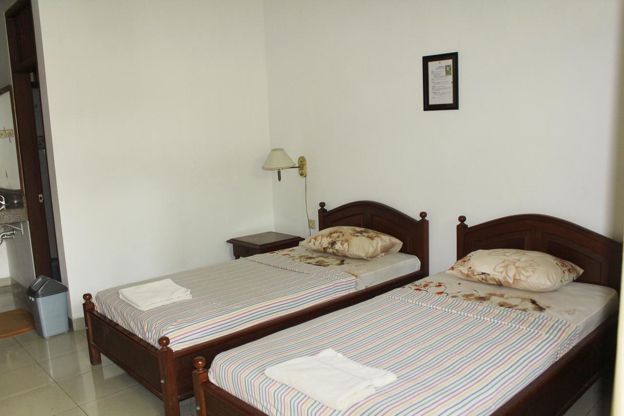 Yulia 1 Bed & Breakfast Sanur  Ngoại thất bức ảnh