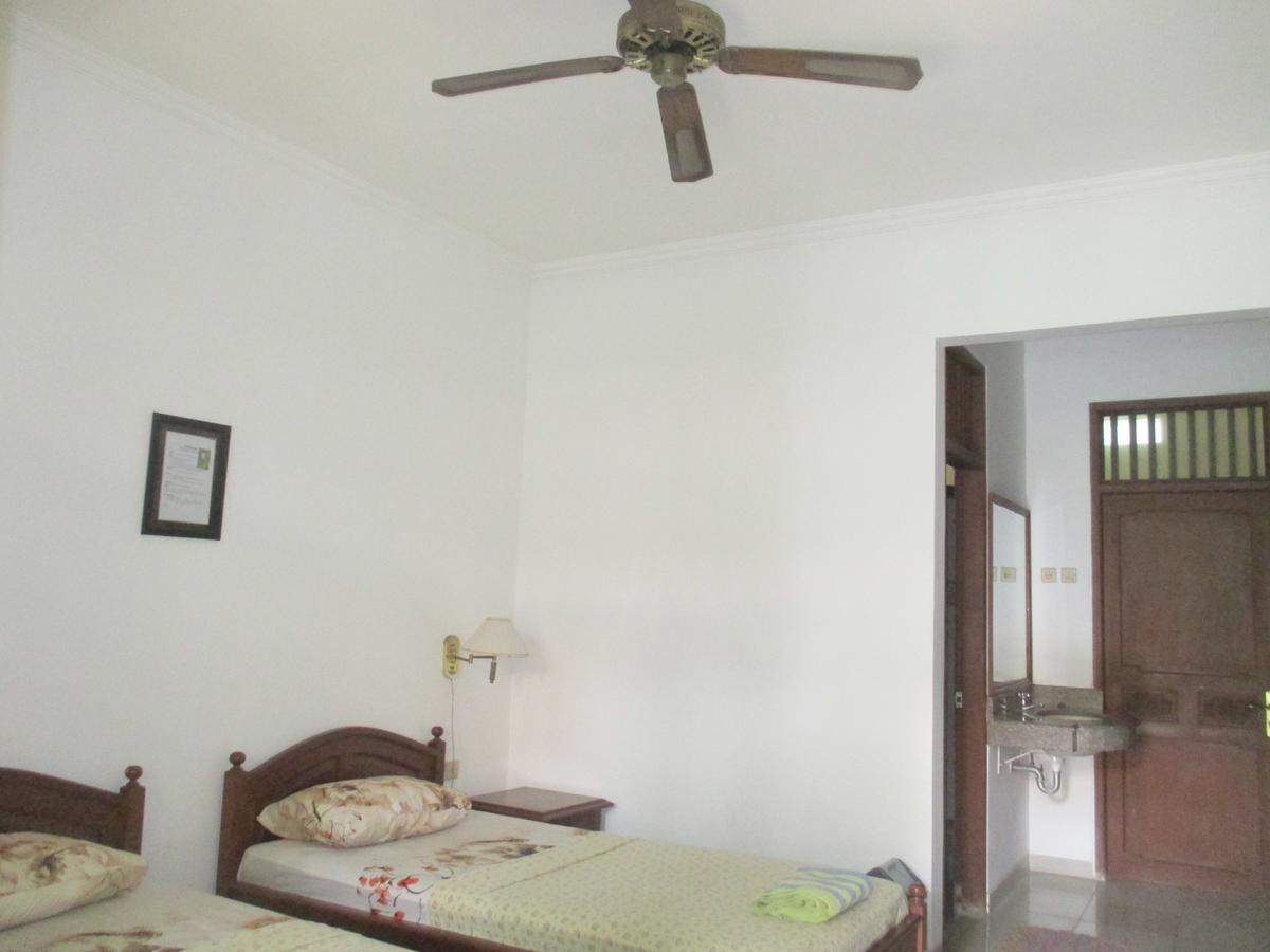 Yulia 1 Bed & Breakfast Sanur  Ngoại thất bức ảnh